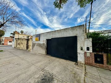 Se Vende Casa tres amb, lote propio, con cochera (Villa Lugano)