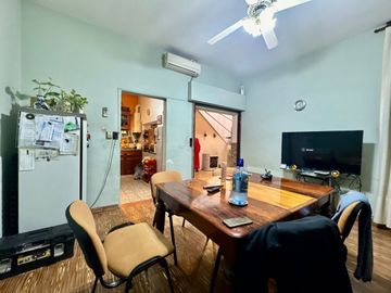 Se Vende Casa tres amb, lote propio, con cochera (Villa Lugano)