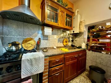 Se Vende Casa tres amb, lote propio, con cochera (Villa Lugano)