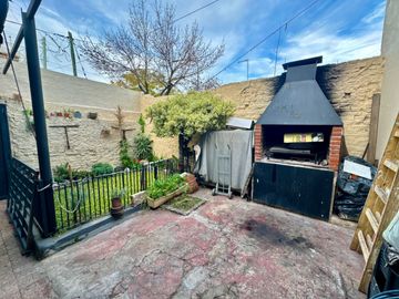 Se Vende Casa tres amb, lote propio, con cochera (Villa Lugano)