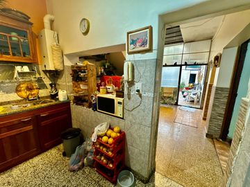 Se Vende Casa tres amb, lote propio, con cochera (Villa Lugano)