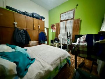 Se Vende Casa tres amb, lote propio, con cochera (Villa Lugano)