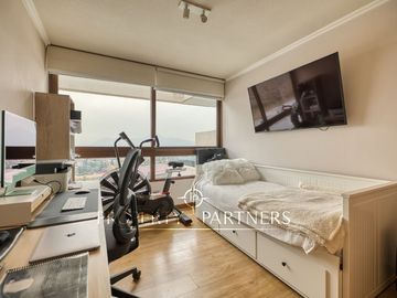 Departamento duplex con vista despejada, San Carlos de Apoquindo