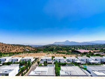 Departamento duplex con vista despejada, San Carlos de Apoquindo