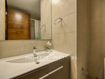 Departamento duplex con vista despejada, San Carlos de Apoquindo