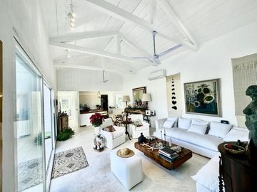 CASA ELVIA