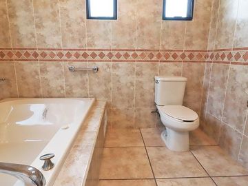Se vende casa en Morelia, Fracc. Bosques de la Huerta