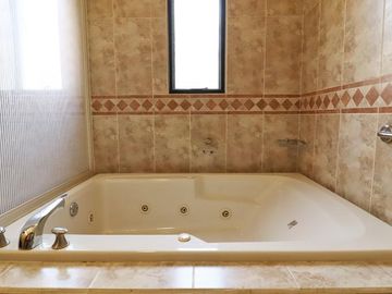 Se vende casa en Morelia, Fracc. Bosques de la Huerta
