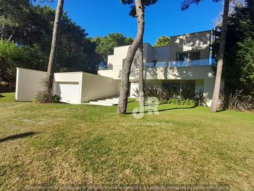 CODIGO 657 - PINAMAR - CASA EN VENTA - ZONA NORTE -  FRONTERA - 6 HABITACIONES