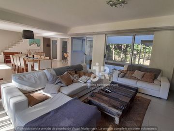CODIGO 657 - PINAMAR - CASA EN VENTA - ZONA NORTE -  FRONTERA - 6 HABITACIONES