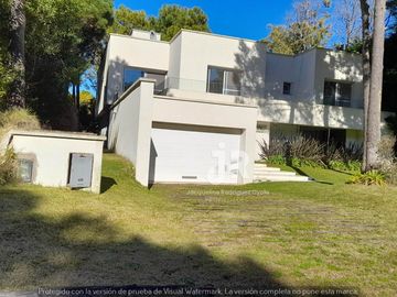 CODIGO 657 - PINAMAR - CASA EN VENTA - ZONA NORTE -  FRONTERA - 6 HABITACIONES