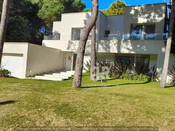 CODIGO 657 - PINAMAR - CASA EN VENTA - ZONA NORTE -  FRONTERA - 6 HABITACIONES