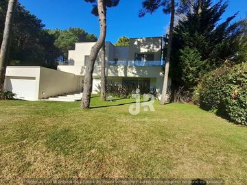 CODIGO 657 - PINAMAR - CASA EN VENTA - ZONA NORTE -  FRONTERA - 6 HABITACIONES