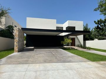 Casa en Venta Zona Country Privada El Cortijo Mérida, Yucatán