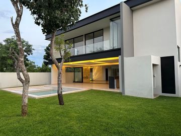 Casa en Venta Zona Country Privada El Cortijo Mérida, Yucatán