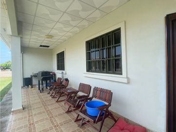 Venta: Hermosa y espaciosa casa con dos lotes en Penonomé