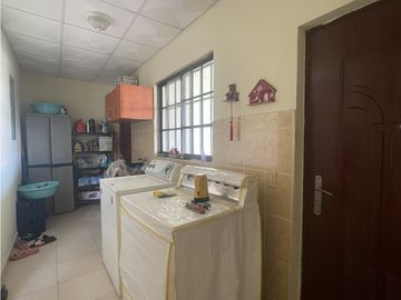 Venta: Hermosa y espaciosa casa con dos lotes en Penonomé