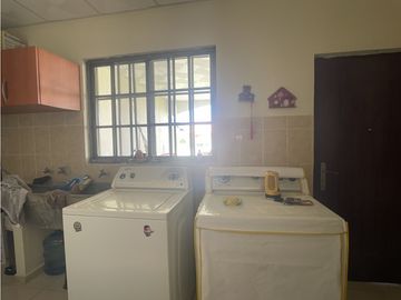 Venta: Hermosa y espaciosa casa con dos lotes en Penonomé