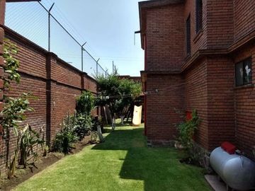 Casa en venta con uso de suelo en Casa Blanca Metepec Estado de México