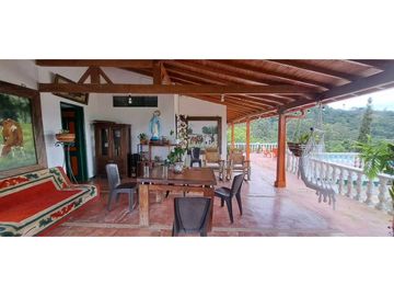 VENDO CASA FINCA EN VIA VENECIA