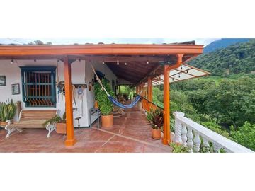VENDO CASA FINCA EN VIA VENECIA