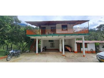 VENDO CASA FINCA EN VIA VENECIA