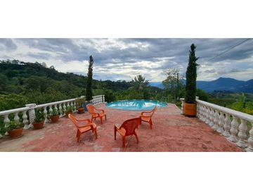 VENDO CASA FINCA EN VIA VENECIA