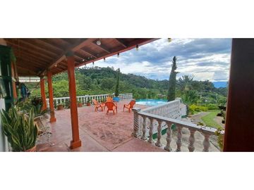 VENDO CASA FINCA EN VIA VENECIA