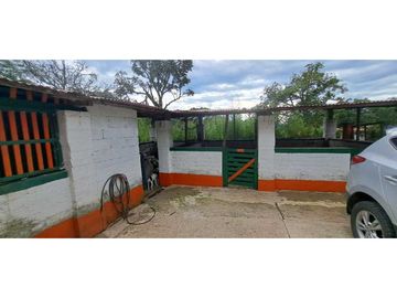 VENDO CASA FINCA EN VIA VENECIA