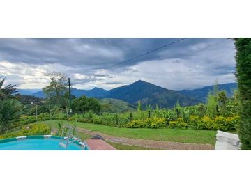 VENDO CASA FINCA EN VIA VENECIA