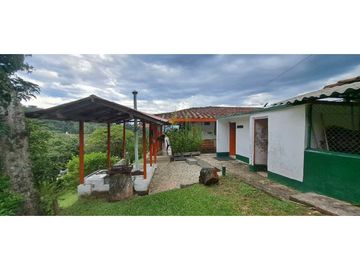 VENDO CASA FINCA EN VIA VENECIA