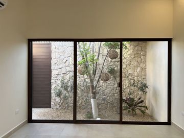 Casa de una planta con acabados rústicos de lujo