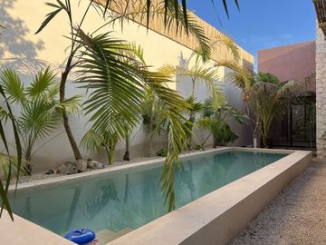 Casa de una planta con acabados rústicos de lujo