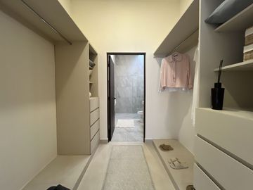 Casa de una planta con acabados rústicos de lujo