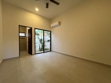 Casa de una planta con acabados rústicos de lujo