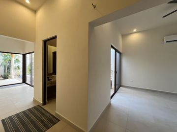 Casa de una planta con acabados rústicos de lujo