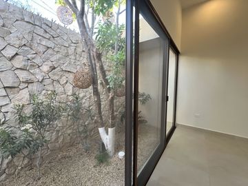 Casa de una planta con acabados rústicos de lujo