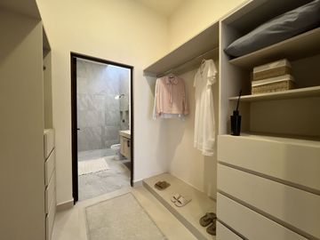 Casa de una planta con acabados rústicos de lujo