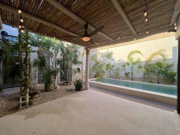 Casa de una planta con acabados rústicos de lujo