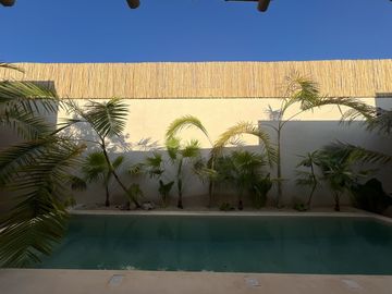 Casa de una planta con acabados rústicos de lujo