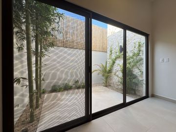 Casa de una planta con acabados rústicos de lujo