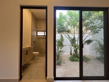 Casa de una planta con acabados rústicos de lujo
