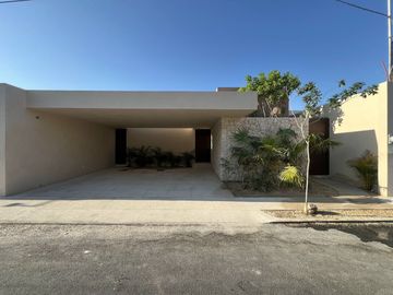 Casa de una planta con acabados rústicos de lujo