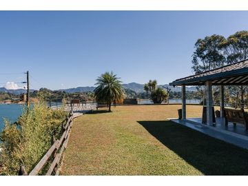 Finca Independiente con Acceso al Embalse Guatapé
