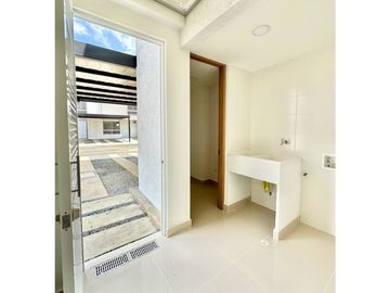 SE VENDE CASA 