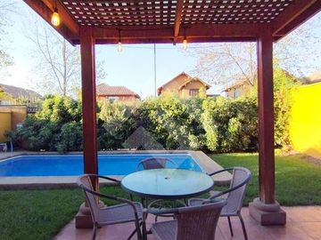 Casa en Venta en Metro Los Presidentes. Francisco Otta con AV. Consistorial