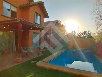 Casa en Venta en Metro Los Presidentes. Francisco Otta con AV. Consistorial
