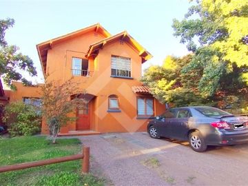 Casa en Venta en Metro Los Presidentes. Francisco Otta con AV. Consistorial