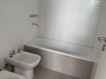 3 AMBIENTES , EDIFICIO CON SALON USOS MULTIPLES , PISCINA , PARRILLA