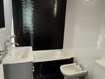 3 AMBIENTES , EDIFICIO CON SALON USOS MULTIPLES , PISCINA , PARRILLA